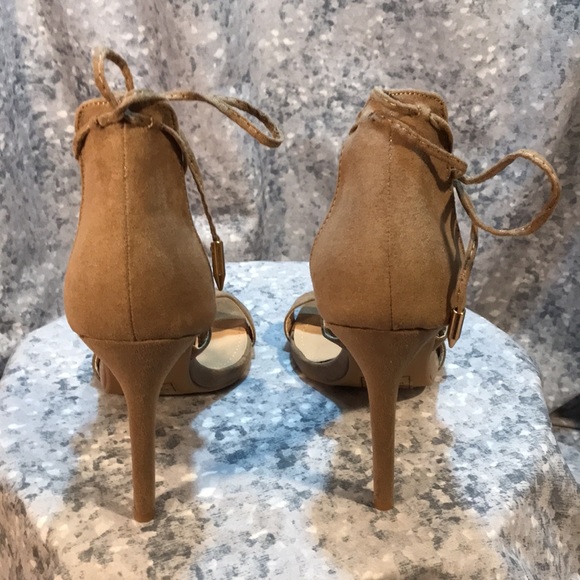Women’s Lulu’s Size 7.5 Tan Fabric One Band 4” Heel Sandals with Ties - Picture 7 of 9